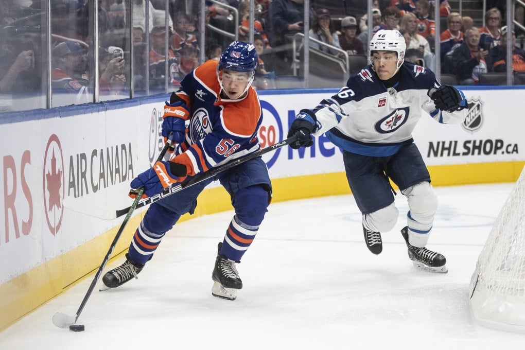 Winnipeg Jets’ Kevin He (right) and Edmonton Oilers’ William Nicholl battle for the puck during the second period of a NHL pre-season game in Edmonton. Photo: AP