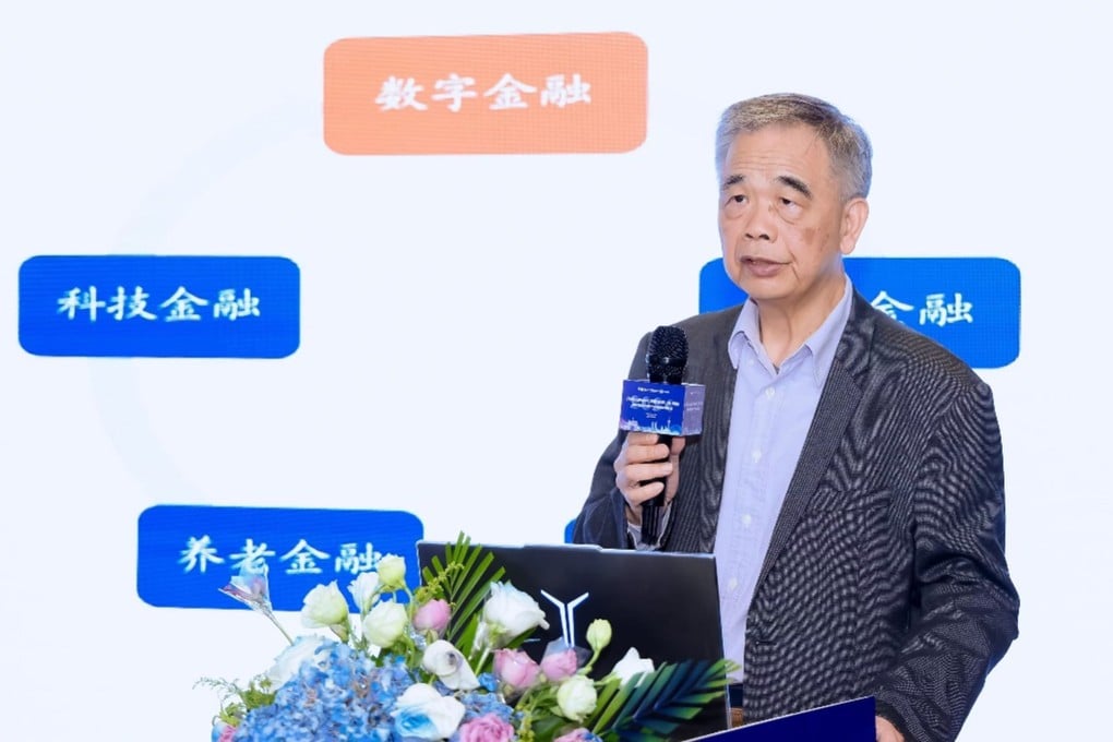 Li Dongrong, former deputy governor of the People’s Bank of China, gives a speech in Beijing. Photo: Tsinghua University