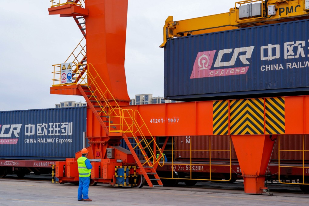 A container is lifted onto a China-Europe freight train at Yiwu West Railway Station in Yiwu, China’s Zhejiang Province, on November 18, 2024. Photo: Xinhua