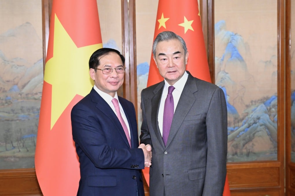 Chinese Foreign Minister Wang Yi with his Vietnamese counterpart Bui Thanh Son in Beijing on December 10. Photo: Xinhua