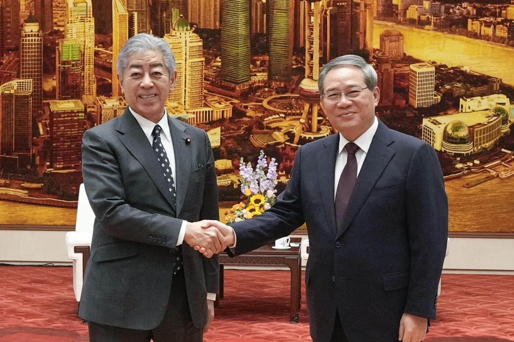 Chinese Premier Li Qiang welcomes Japanese Foreign Minister Takeshi Iwaya (left) ahead of their meeting in Beijing. Photo: Kyodo