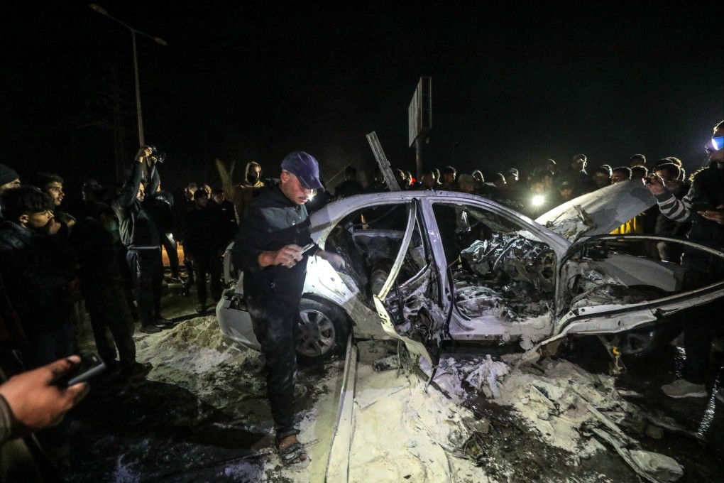 Palestinians inspect a damaged car following an Israeli air strike at Deir Al Balah town, central Gaza Strip, on December 23. Photo: EPA-EFE