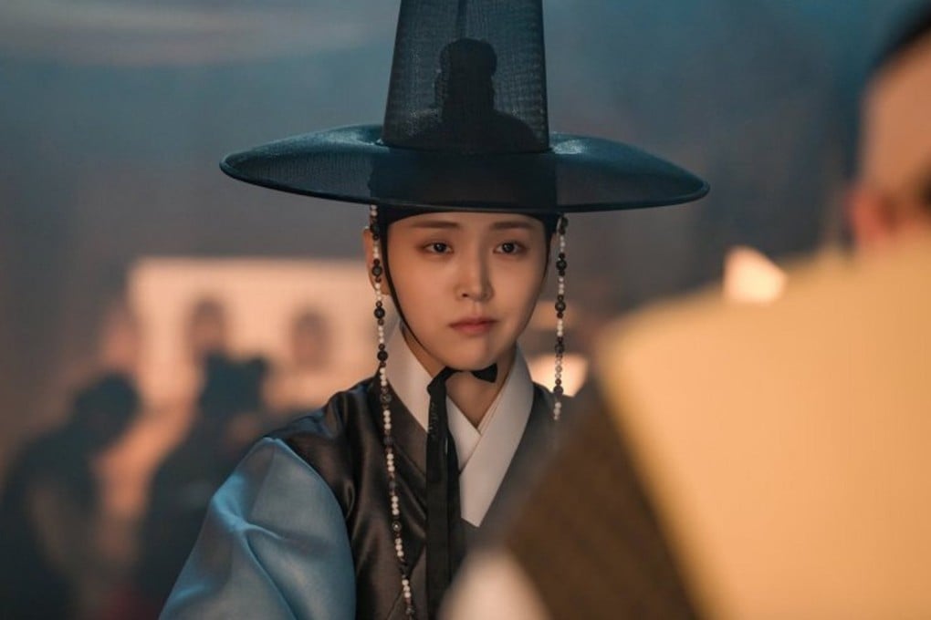 Kim Ji-eun masquerades as a male hotel intern, Hong Deok-soo, in a still from Netflix Korean period drama series Check-in Hanyang.