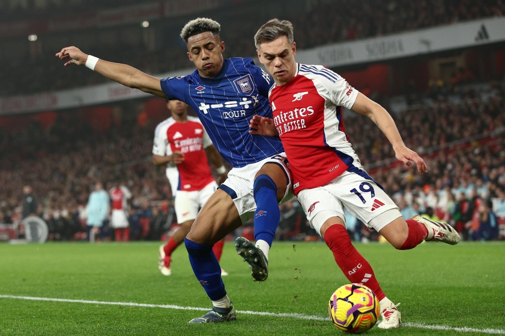 Leandro Trossard of Arsenal fends off Ipswich Town’s Omari Hutchinson. Photo: EPA-EFE