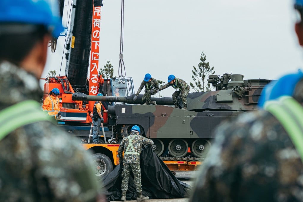 Taiwanese army personnel inspecting US-made Abrams tanks upon their arrival inside an army base in Hsinchu, Taiwan, on December 16. Photo: Taiwan Military News Agency/ EPA-EFE