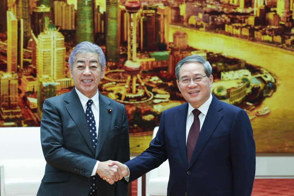 Japanese Foreign Minister Takeshi Iwaya (left) meets Chinese Premier Li Qiang in Beijing on December 25. Photo: AP