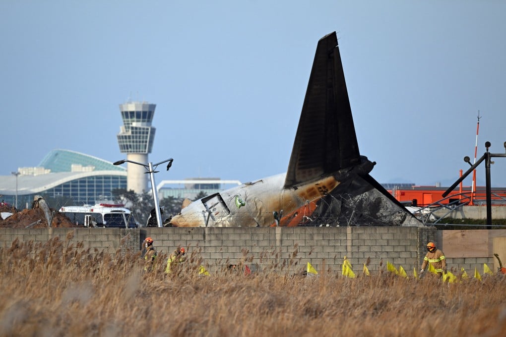 Recovery teams work at the scene where a Jeju Air plane crashed in Muan, South Korea, on December 30. Photo: AFP/Getty Images/TNS