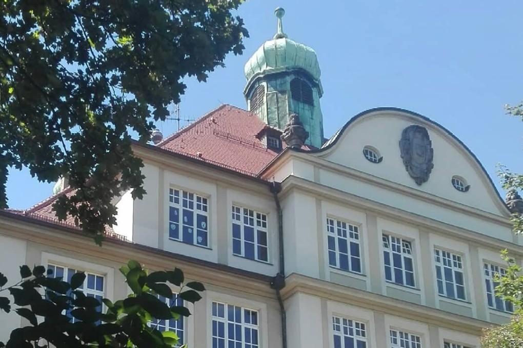 The headmaster at Nuremburg’s Dürer high school caused a stir by introducing a fine for perpetual latecomers, but students recognise its effectiveness. Photo: Instagram/sadolgas