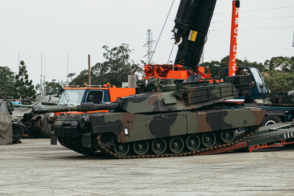 An American M1A2T tank is unloaded inside an army base in Hsinchu, Taiwan, on December 16. Photo: Taiwan Military News Agency via EPA-EFE
