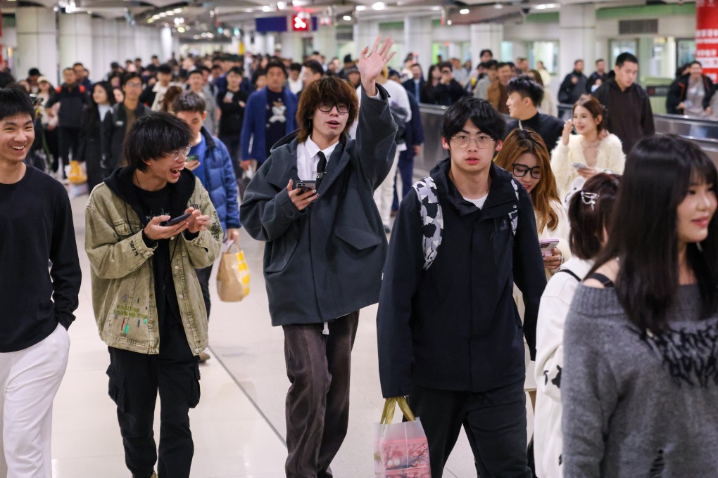 Passengers return to mainland China via Hong Kong’s Lo Wu checkpoint in the early hours of New Year’s Day. Photo: Nora Tam