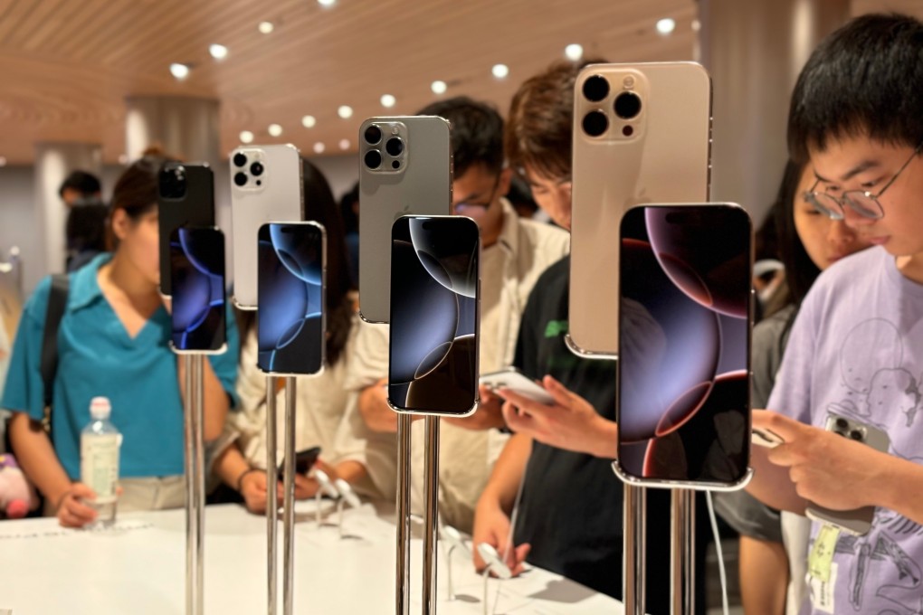 Apple’s latest sales promotion in China, covering iPhones and other products, will also be available at its bricks-and-mortar stores on the mainland. Photo: Shutterstock
