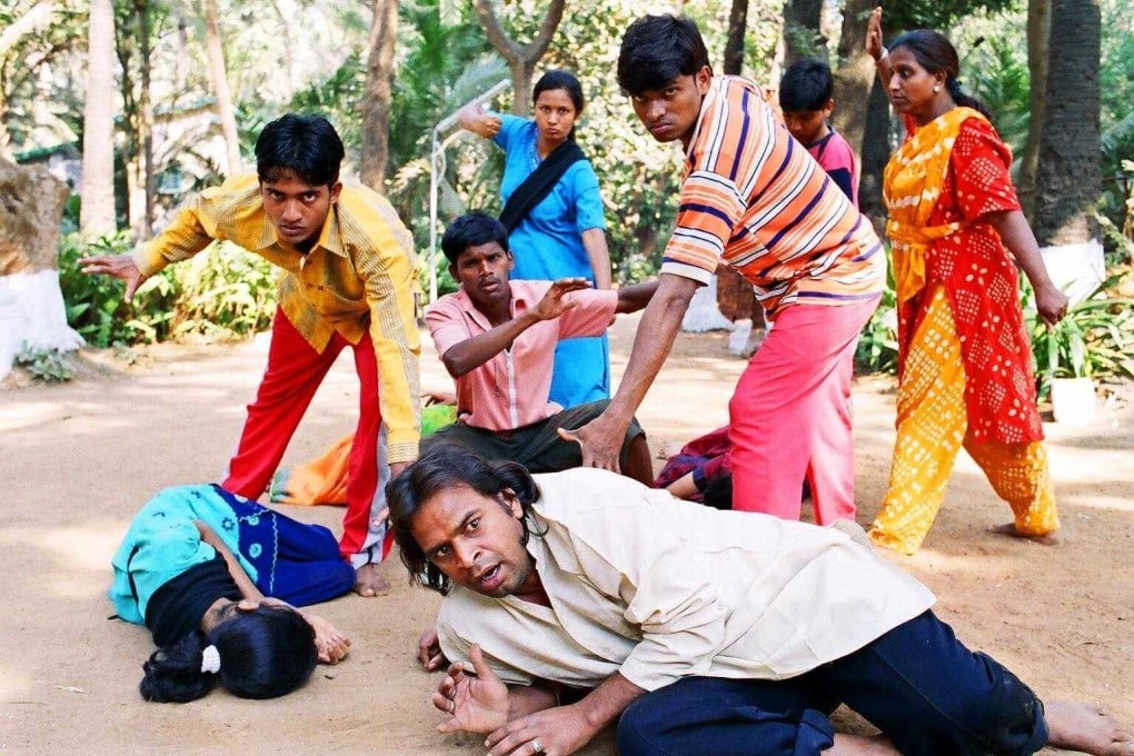 A dramatic moment from the street play “Door Se Kisi Ne Awaaz Di” (Someone Called from Afar) performed in India. Photo: Manjul Bhardwaj