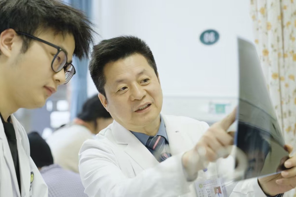 Dr Tang Juyu (right), who heads the microsurgery unit at Xiangya Hospital of Central South University in Changsha, says his team has performed an experimental procedure on more than 70 Alzheimer’s patients so far. Photo: Handout