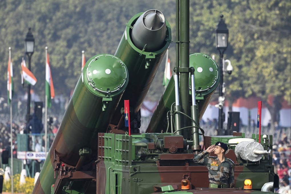 Một hệ thống tên lửa BrahMos được nhìn thấy ở New Delhi trong một cuộc diễu hành năm 2021. Ảnh: AFP