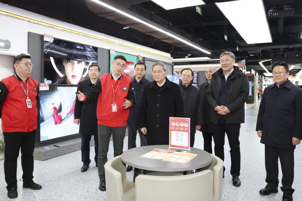 Premier Li Qiang (centre) visits a home appliance store in Jinan, Shandong province, on Thursday. Photo: Xinhua