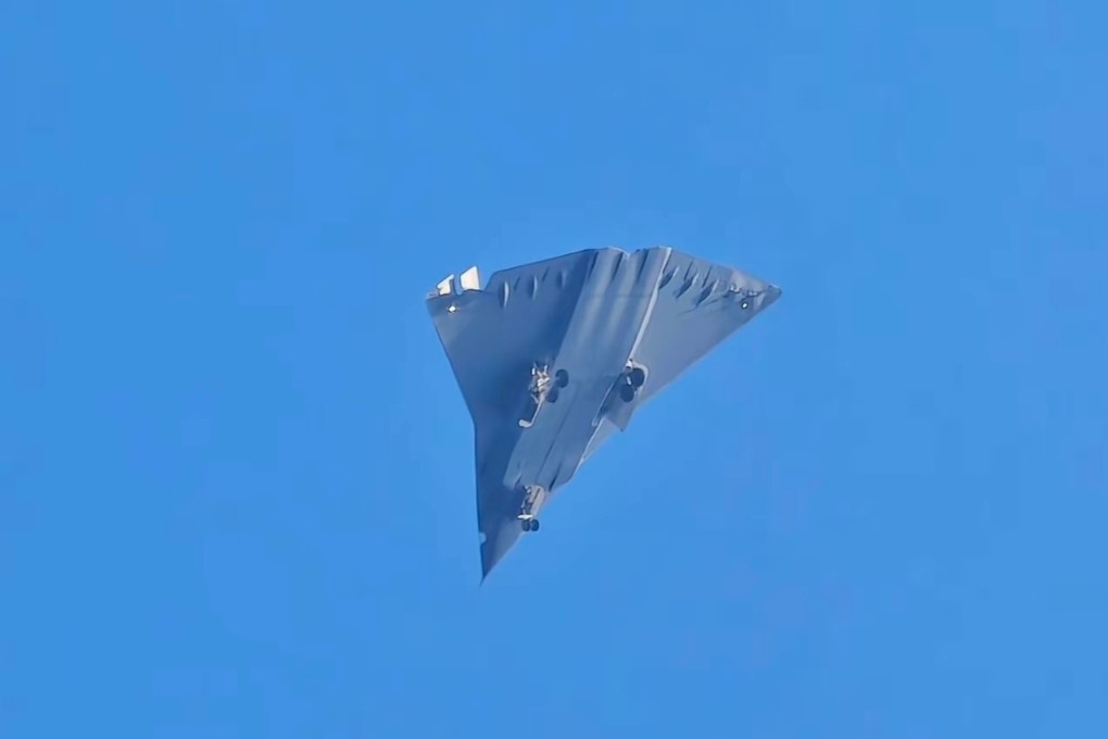 The jet seen over Chengdu was a larger, three-engine aircraft with a tailless diamond-wing design. Photo: Weibo/师伟微博