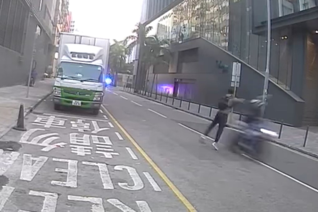 A screengrab from dashcam footage of the incident in Kowloon Bay. Photo: Facebook/Bosco Chu