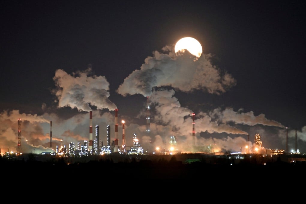 A Gazprom Neft oil refinery in Omsk, Russia. Photo: Reuters