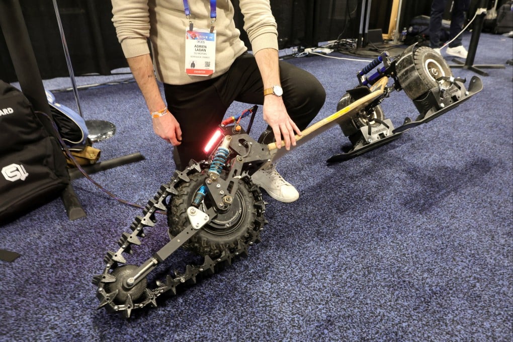 SQ-Motors unveils its battery-powered electric Sternboard for use in snow during CES in Las Vegas. Photo: Reuters