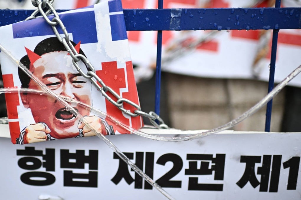 A placard of impeached South Korea President Yoon Suk-yeol with horns is seen on an installation during a rally against Yoon near his residence in Seoul on January 5, 2025. Photo: AFP