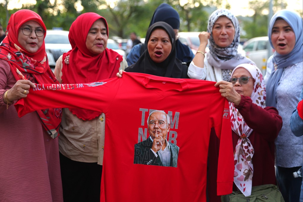 Supporters of jailed former Malaysian Prime Minister Najib Razak gather outside the Court of Appeal in Putrajaya, Malaysia, on Monday. Photo: EPA-EFE