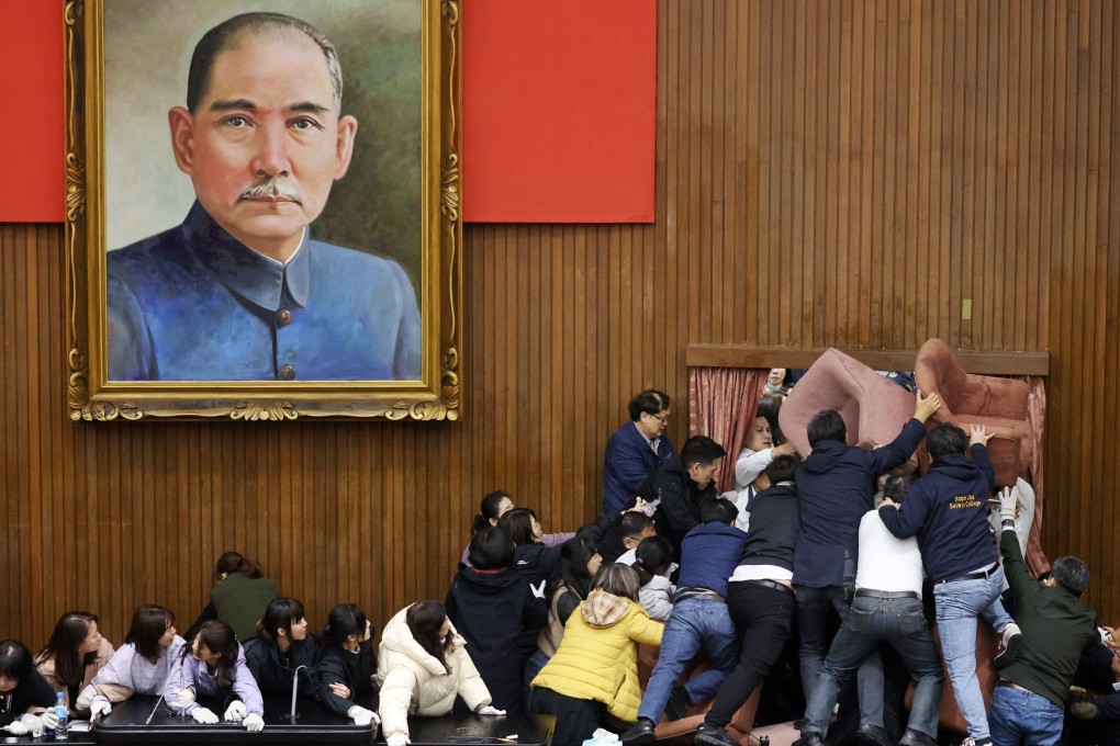 Government and opposition lawmakers  have threated to oust each other amid ongoing tensions, threatening further political instability. Photo: AFP