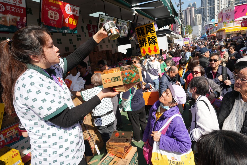 People shopping on the last day of Hong Kong Brands & Products Expo, at Victoria Park, Causeway Bay on January 6, 2025. Photo: Sam Tsang