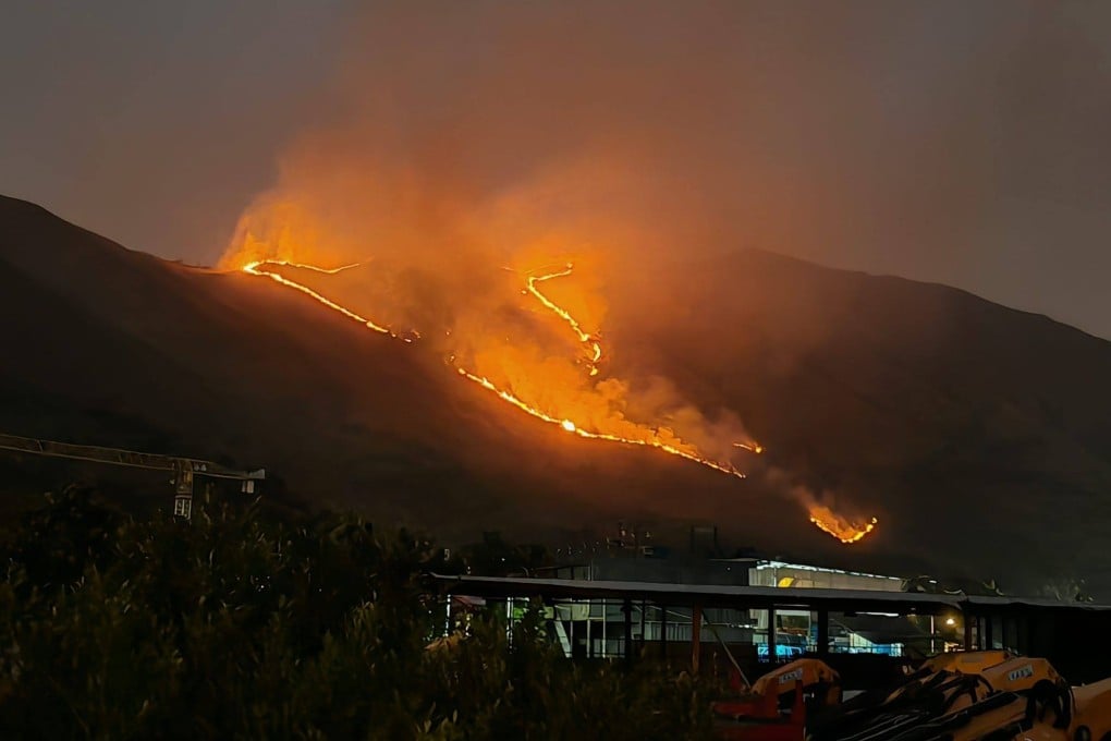 The fire at Kai Kung Leng, a mountain range in Lam Tsuen Country Park. Photo: Facebook/ 元朗區議會黃紹聰議員