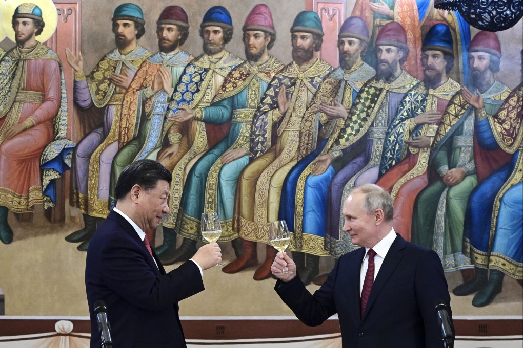 Russian President Vladimir Putin, right, and Chinese President Xi Jinping toast during a dinner in Moscow. Trade between Russia and China continues to grow despite mounting Western sanctions. Photo: AP