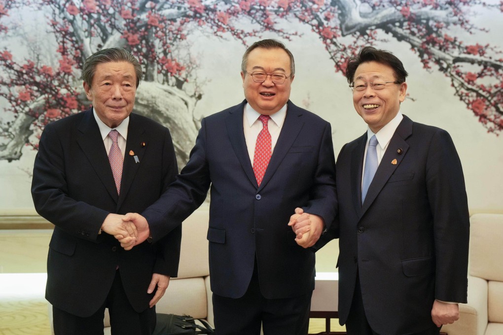Hiroshi Moriyama (left), secretary general of Japan’s ruling Liberal Democratic Party, and his Komeito counterpart Makoto Nishida (right) shake hands with Liu Jianchao, chief of the Communist Party’s International Department, on Tuesday in Beijing. Photo: Kyodo
