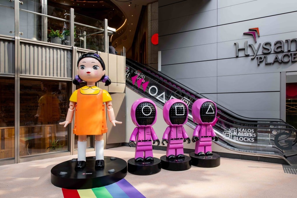 The Kalos x Squid Game 2 pop-up at Hysan Place, Causeway Bay, features copies of the motion-sensing doll and pink-clad soldiers from hit Korean drama series Squid Game’s season 2 on Netflix. it’s one of our must-sees this weekend in Hong Kong. Photo: Kalos