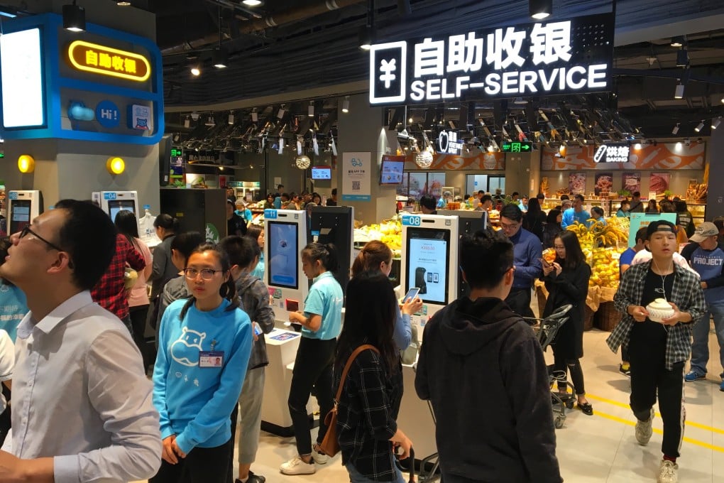 Shoppers check out at a busy supermarket in Shenzhen. Photo: Shutterstock
