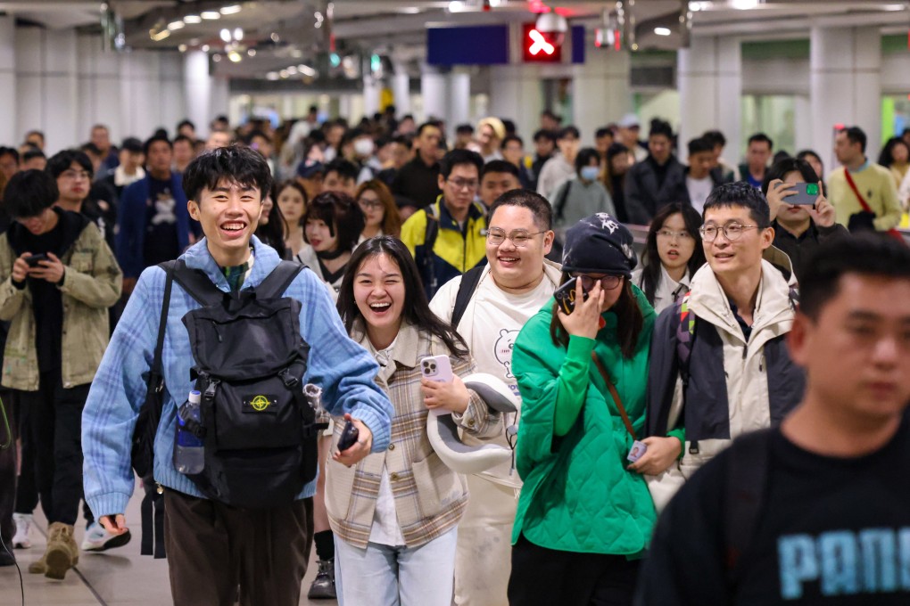 Passengers return to the mainland via Lo Wu Control Point on New Year’s Day. Photo: Nora Tam
