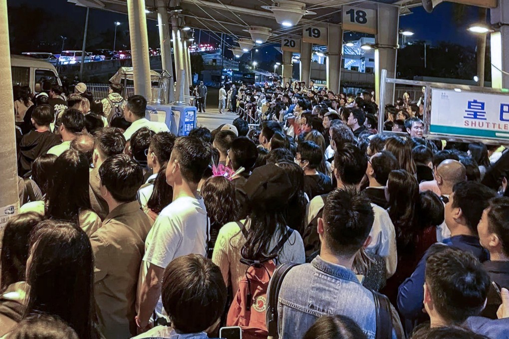 Mainland Chinese tourists wait for shuttle buses at the Lok Ma Chau checkpoint after ushering in 2024 in Hong Kong. Photo: Handout