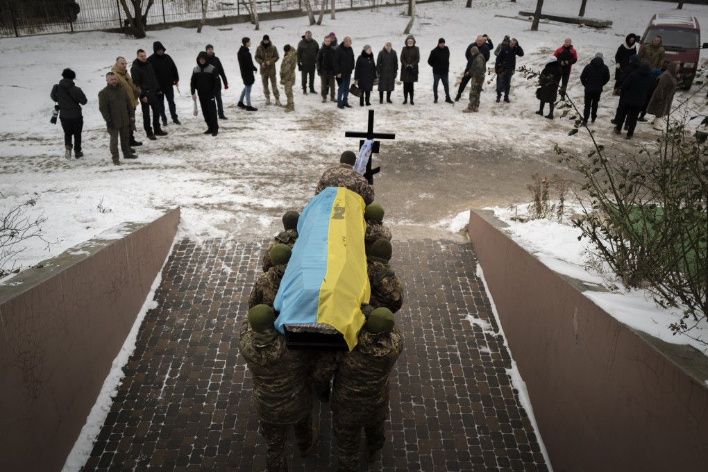 Ukrainian soldiers carrying the coffin of a fallen comrade in Bucha, Ukraine, in 2023. Photo: AP