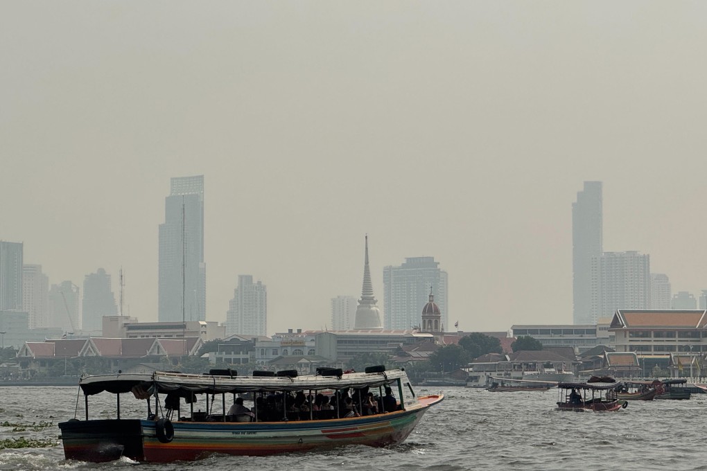 A thick layer of smog covers the center of Bangkokon Friday Photo: dpa