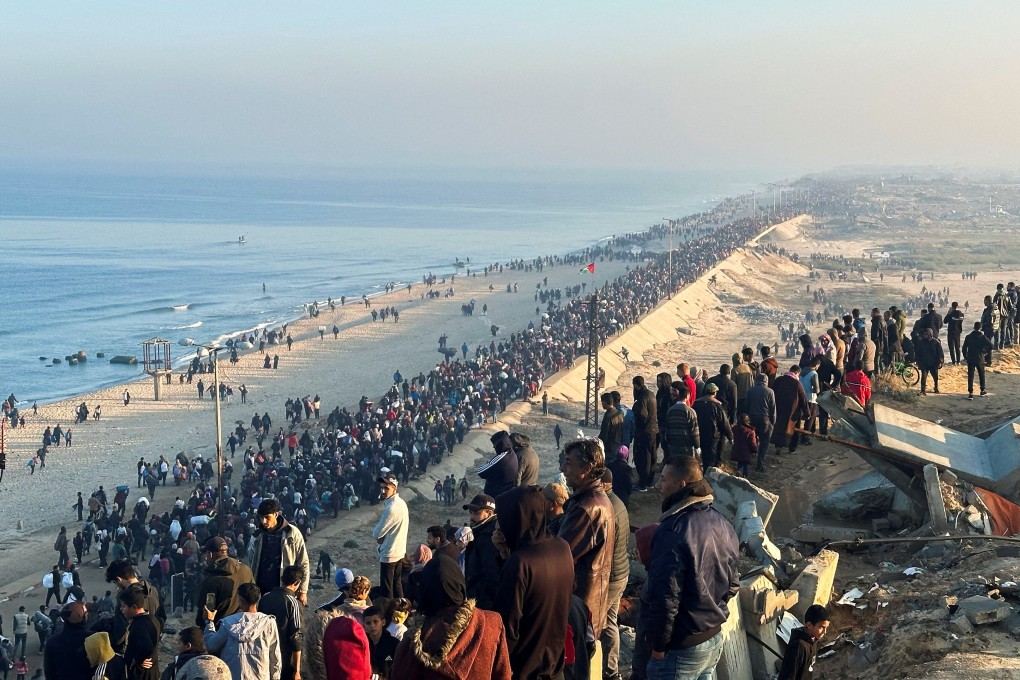 Palestinians, who were displaced to the south at Israel’s order during the war, make their way back to their homes in northern Gaza. Photo: Reuters