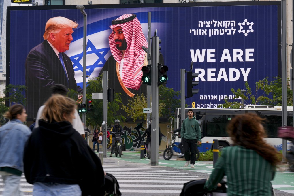 An electronic billboard shows US President Donald Trump shaking hands with Saudi Crown Prince Mohammed bin Salman, in Tel Aviv, Israel, on Monday. Photo: AP