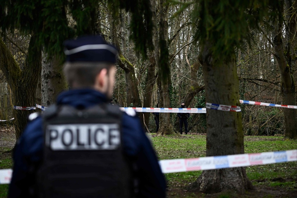 Police officers stand guard in Longjumeau near Epinay-sur-Orge, southern of Paris on February 8, after the body of an 11-year-old girl was discovered during the night. Photo: AFP