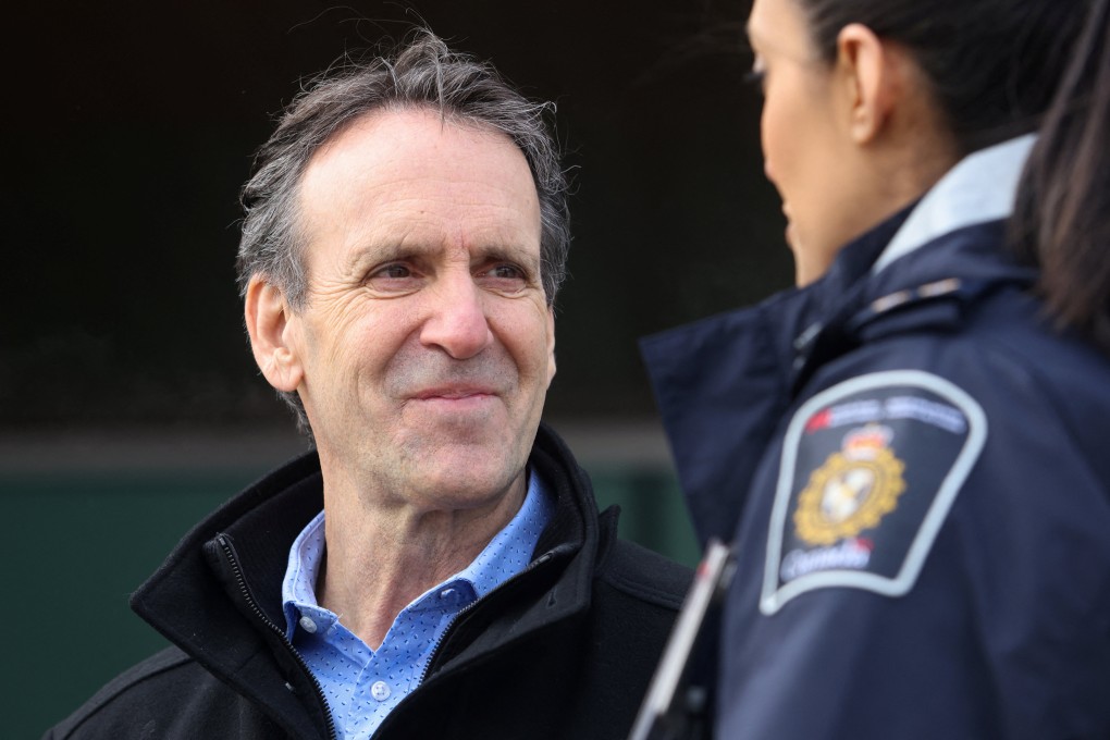 Newly appointed fentanyl tsar, Kevin Brosseau (left), chats with Jag Johnston of the Canada Border Service Agency at the Lansdowne Port of Entry in Ontario, Canada, on Wednesday. Photo: Reuters