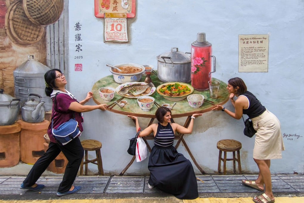 A photo op on On-A-Roll-Tours’ Historic Chinatown walking tour in Singapore. Photo: On-A-Roll-Tours