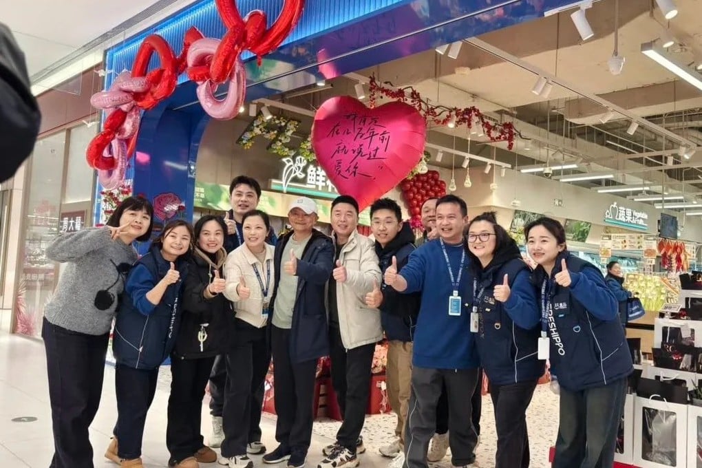 Alibaba founder Jack Ma (sixth from left) visits a Freshippo supermarket in Changsha, capital of Hunan province, on Thursday. Photo: RedNote