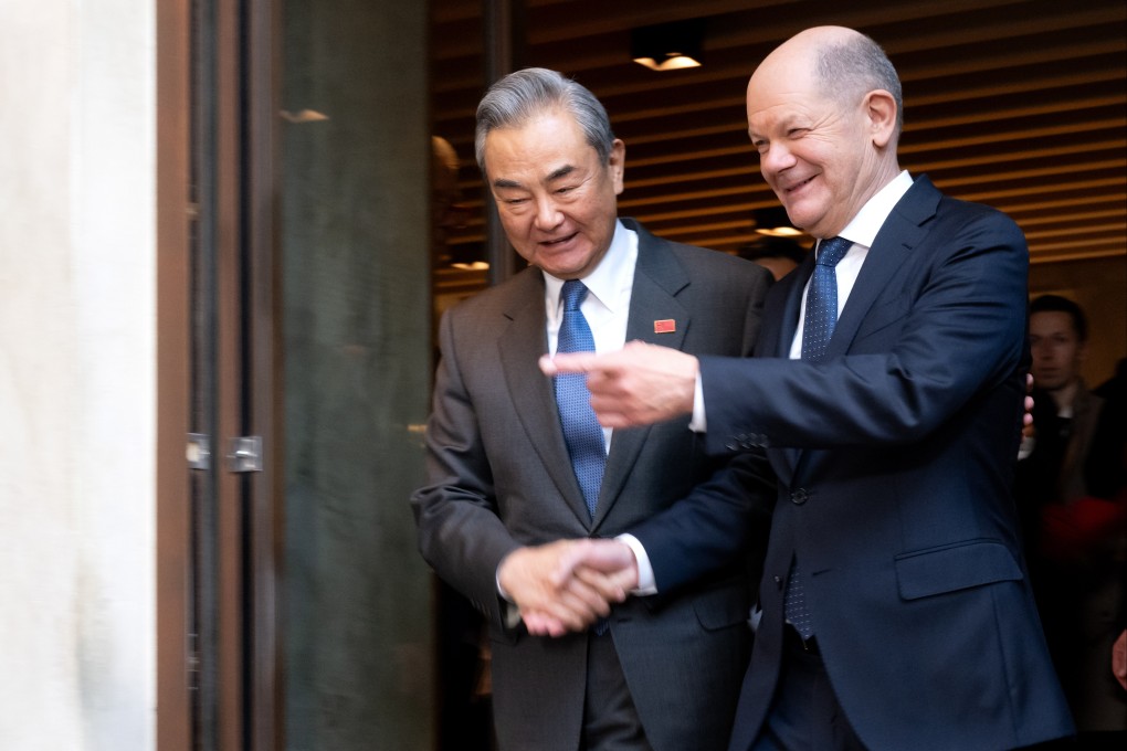 German Chancellor Olaf Scholz (R) and Chinese Foreign Minister Wang Yi on the sidelines of the Munich Security Conference (MSC) in Germany. Photo: dpa