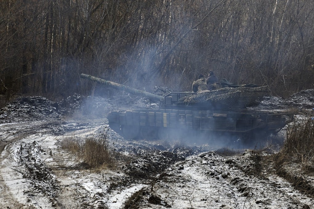 Ukrainian servicemen operate a tank at an undisclosed location in the Kharkiv region on February 10. Photo: EPA-EFE