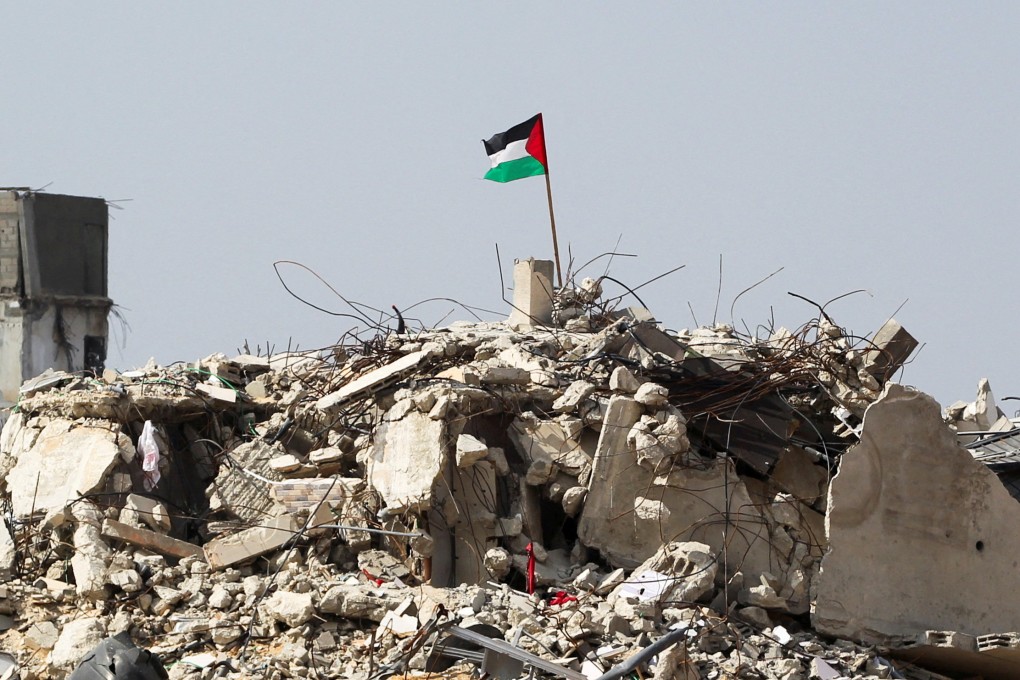 A Palestinian flag flutters among the rubble of buildings destroyed during the Israeli offensive, amid a ceasefire between Israel and Hamas, in Rafah in the southern Gaza Strip on February 4, 2025. Photo: Reuters
