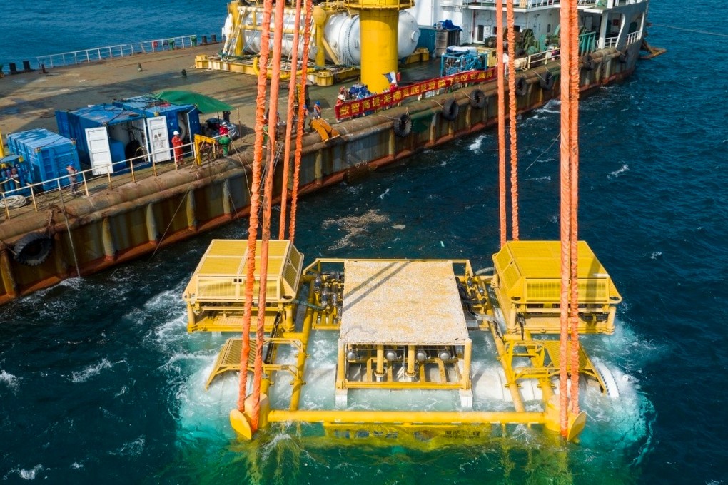 A new data centre capsule is sent to an underwater data processing cluster near Hainan in southern China. The centre uses seawater to stay cool and conserve energy. Photo: CCTV