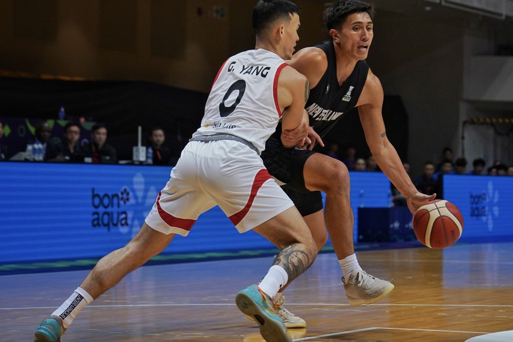 Reuben Te Rangi takes on Hong Kong’s Glen Yang in Tsuen Wan. Photo: Elson Li