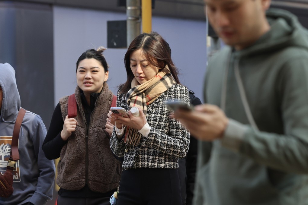 Mobile users should beware of a sudden drop in phone reception from a full to a 2G signal, experts warn. Photo: Jelly Tse