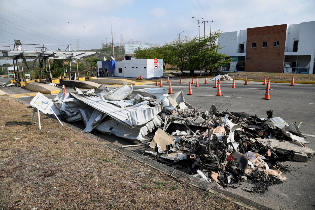 Debris near a toll booth after a car bomb attack in Cucuta, Colombia on Thursday. Photo: Reuters