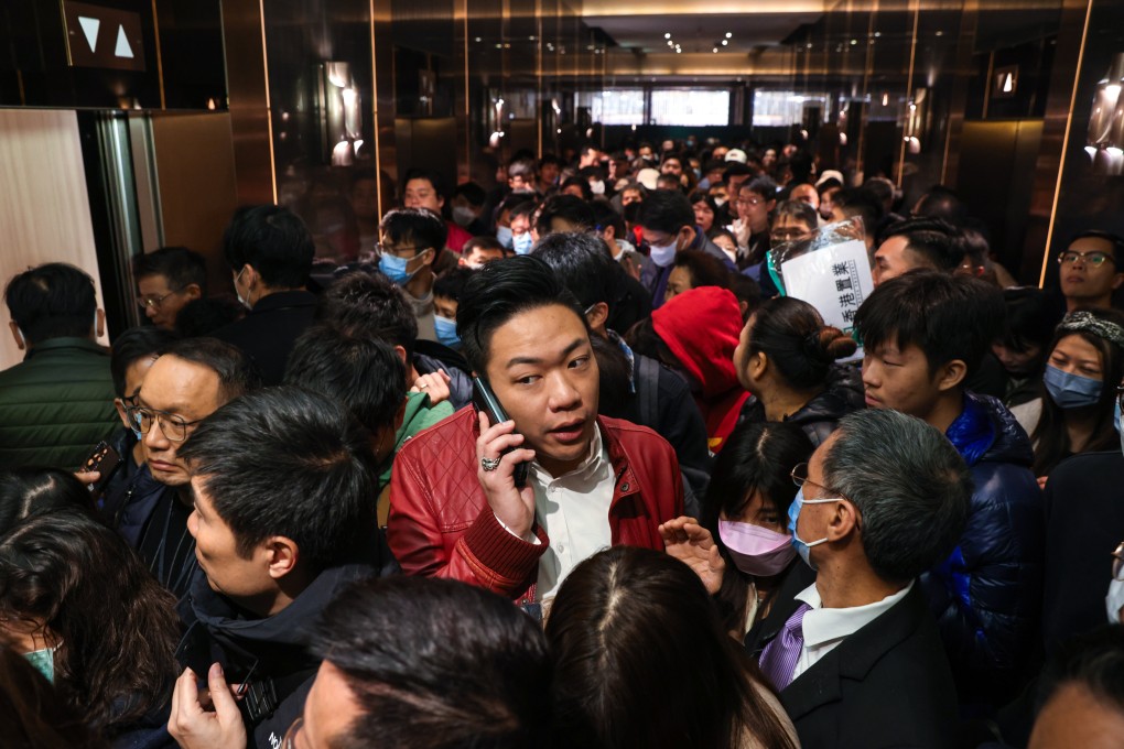 Potential home buyers lined up for a phase of Henderson Land’s Belgravia Place project last year. Photo: Yik Yeung-man